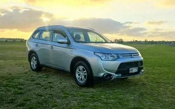 Mitsubishi Outlander 2014 photo 2