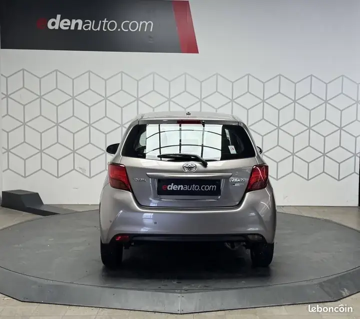 Toyota Yaris 2015 photo 3