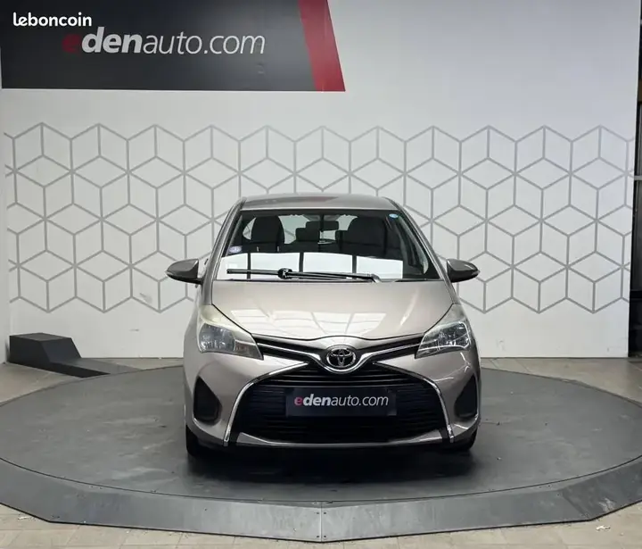 Toyota Yaris 2015 photo 5