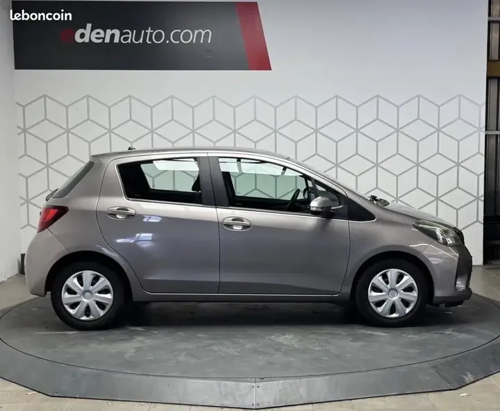 Toyota Yaris 2015 photo 4