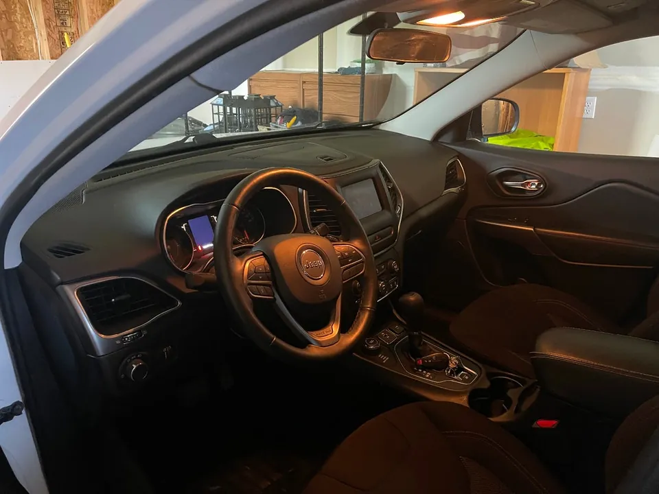 Jeep Cherokee 2019 photo 2