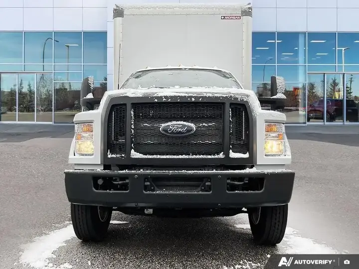 Ford F-750 2027 photo 2