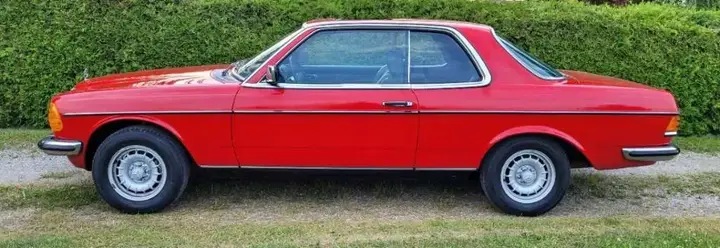 Mercedes-Benz W123 1977 photo 3
