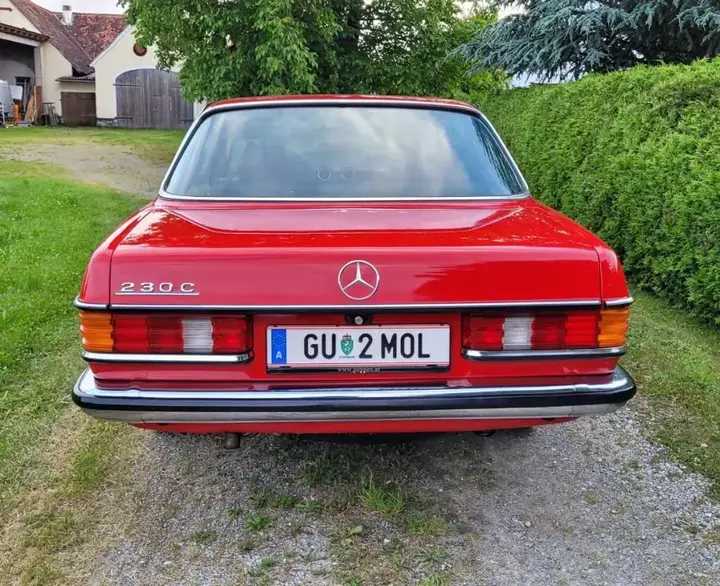 Mercedes-Benz W123 1977 photo 2
