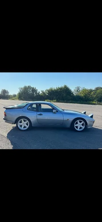 Porsche 944