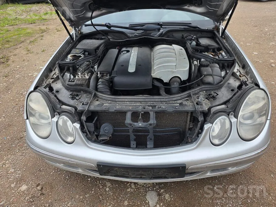 Mercedes-Benz E220 2002 photo 5