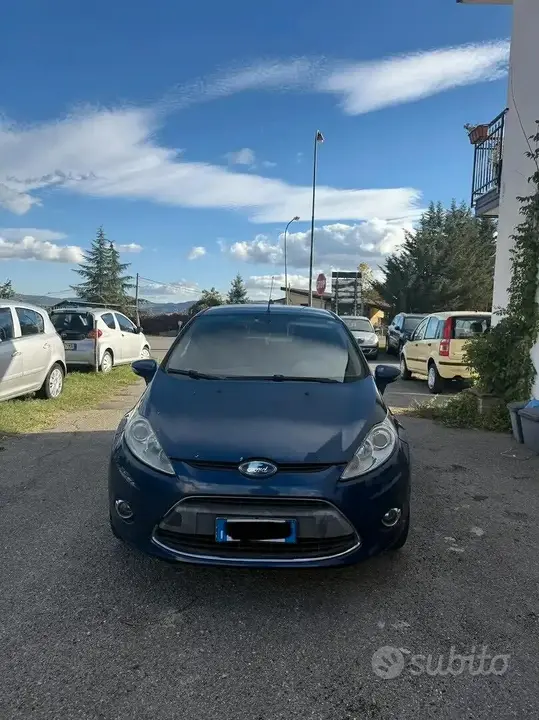 Ford Fiesta 2011 photo 2