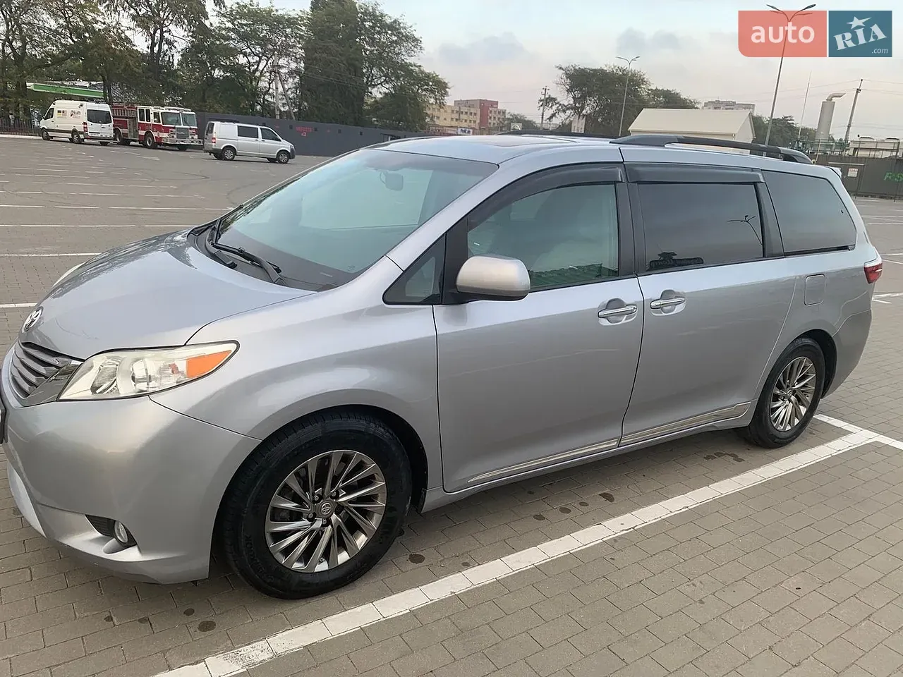 Toyota Sienna 2016 photo 4