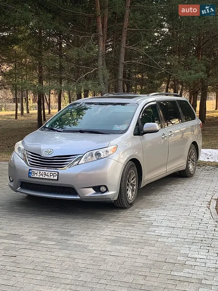 Toyota Sienna 2016 photo 2