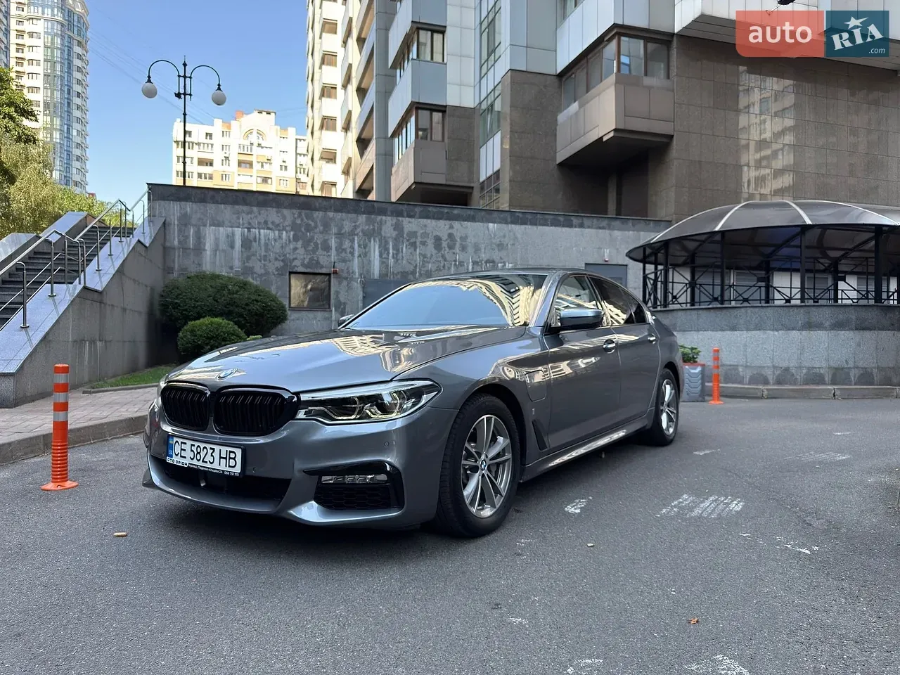 BMW 5 Series 2018 photo 2