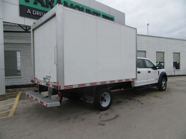 Ford F-550 2021 photo 3