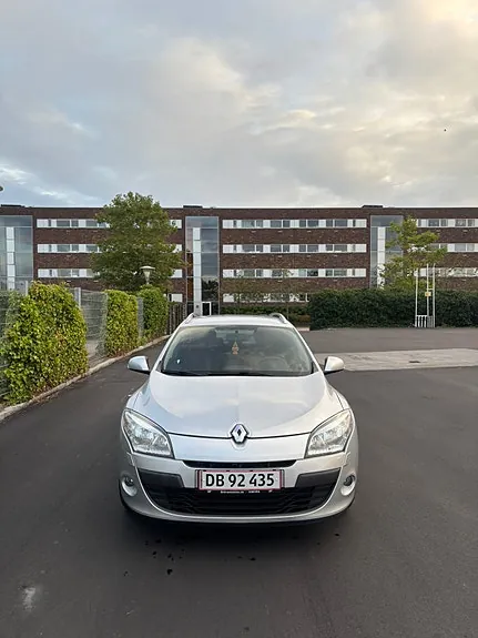 Renault Megane 2011 photo 2