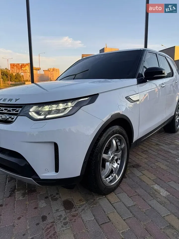 Land Rover Discovery 2019 photo 2