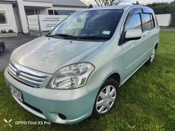 Toyota Raum 2005 photo 2