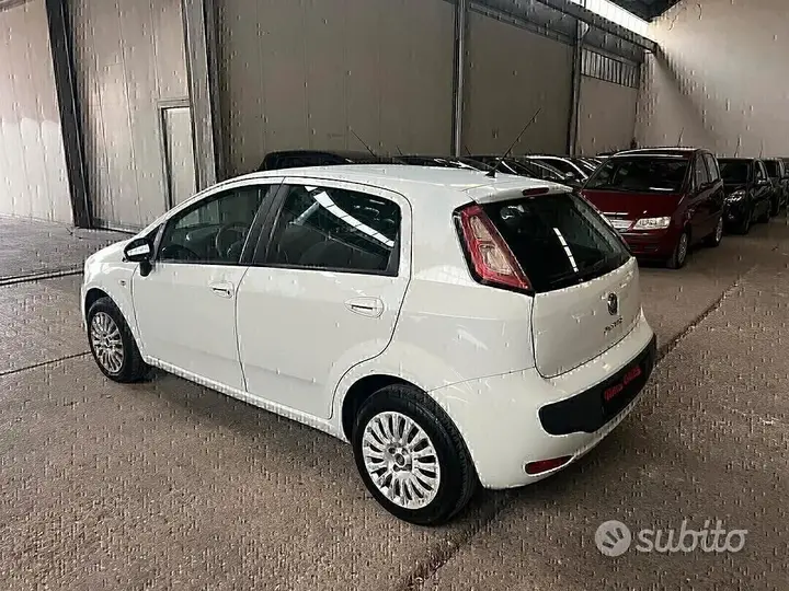Fiat Grande Punto 2011 photo 3