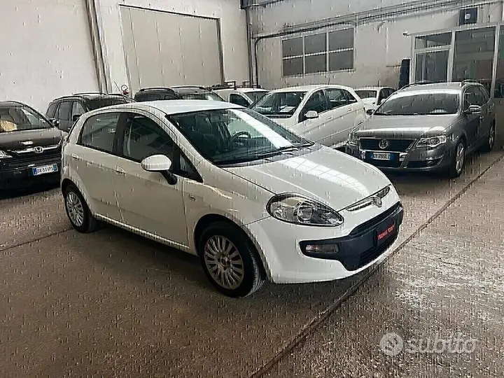Fiat Grande Punto 2011 photo 5
