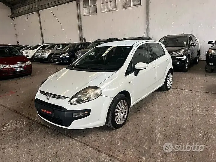 Fiat Grande Punto 2011 photo 2