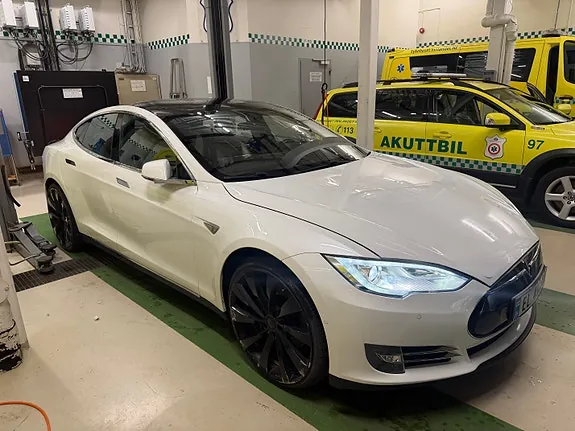 Tesla Model S 2015 photo 3