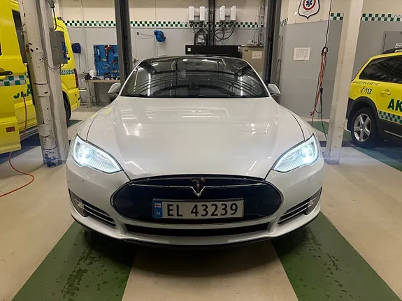 Tesla Model S 2015 photo 5