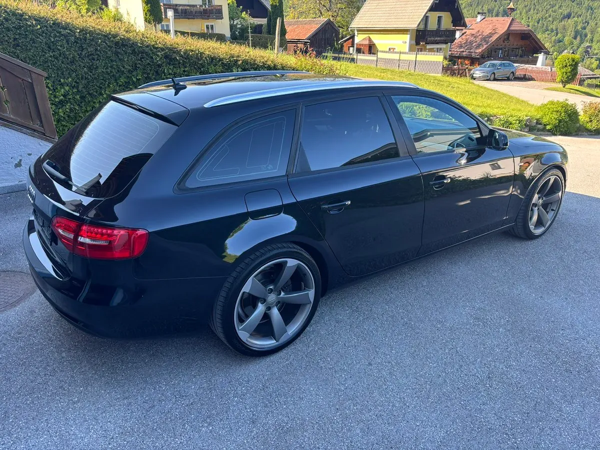 Audi A4 2012 photo 2
