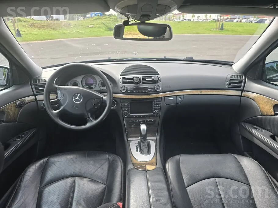 Mercedes-Benz E320 2003 photo 5