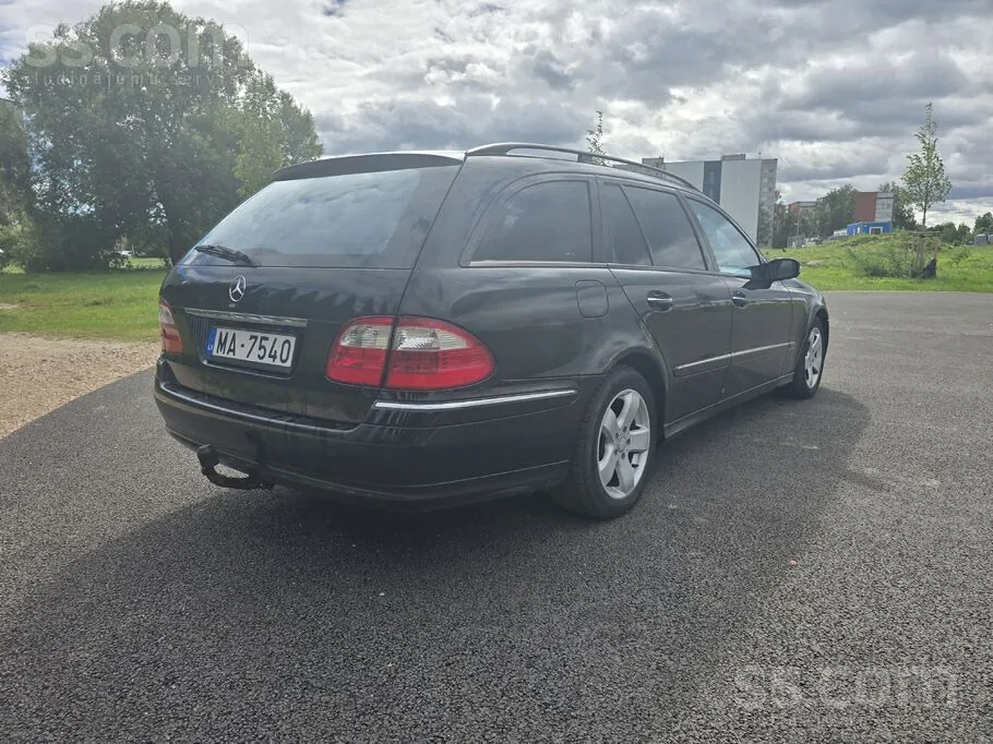Mercedes-Benz E320 2003 photo 3