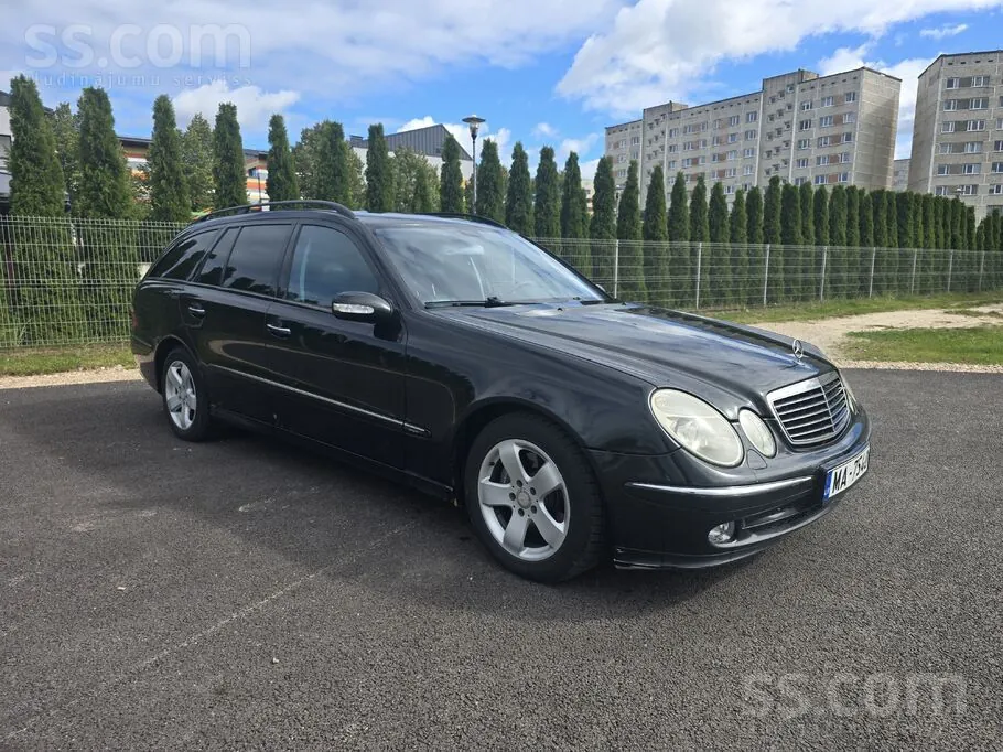 Mercedes-Benz E320 2003 photo 2