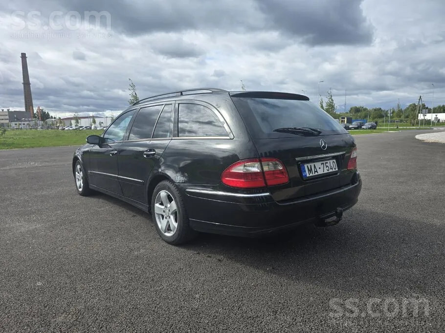 Mercedes-Benz E320 2003 photo 4
