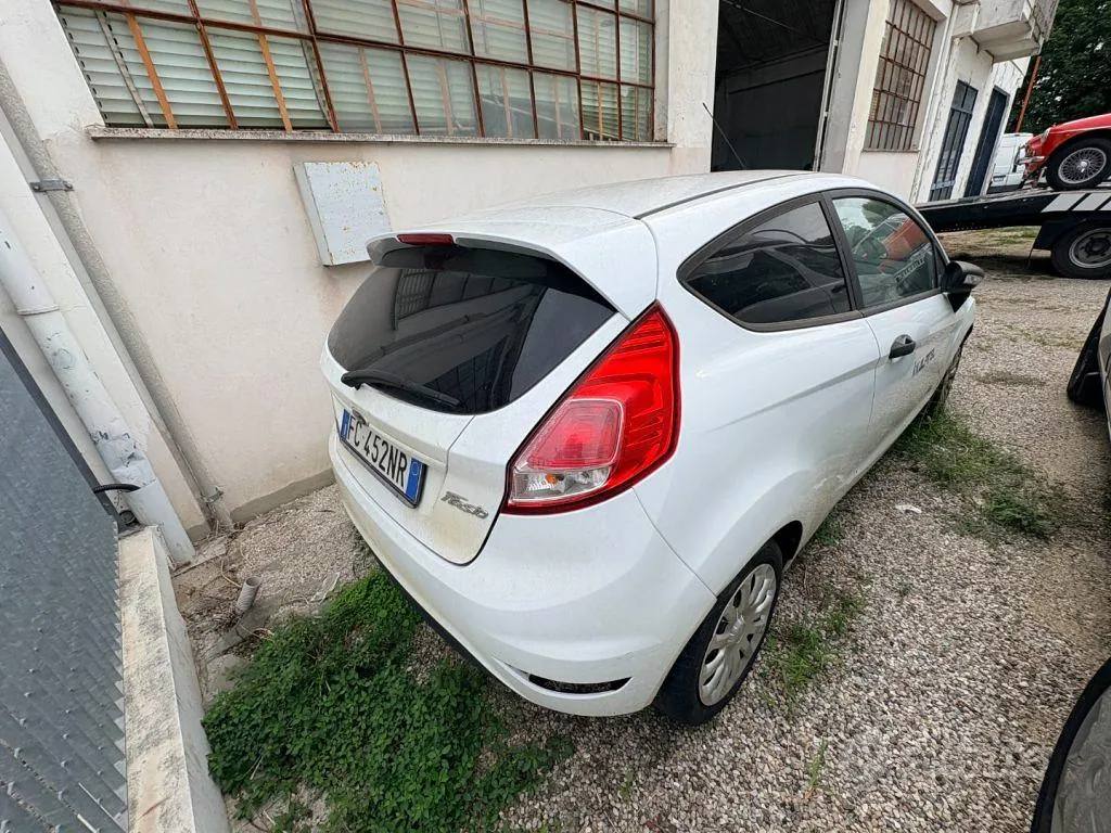 Ford Fiesta Van 2016 photo 3