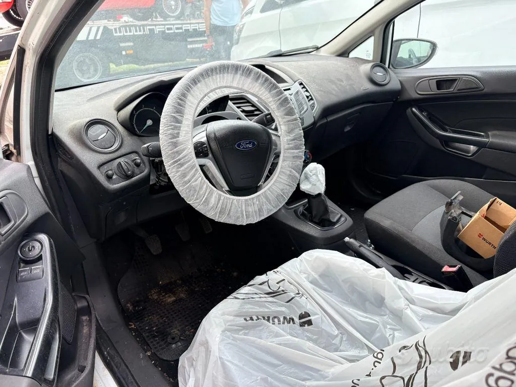 Ford Fiesta Van 2016 photo 4