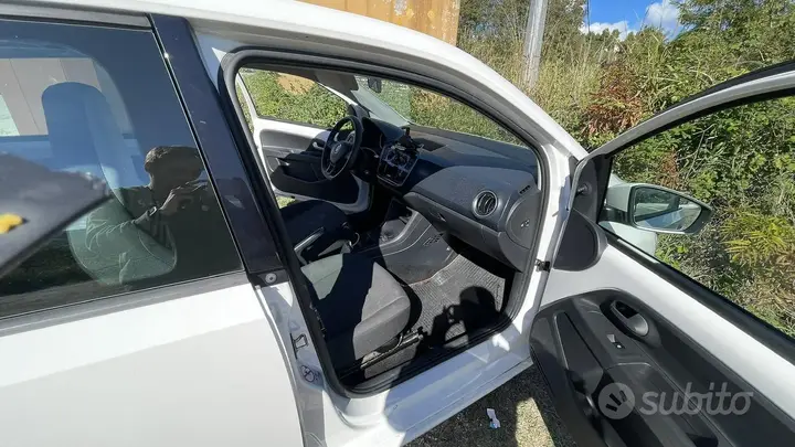 Volkswagen Up 2020 photo 2