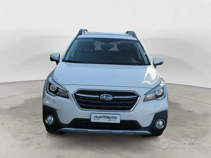 Subaru Outback 2018 photo 2
