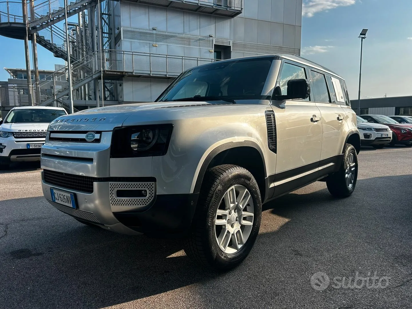 Land Rover Defender 2022 photo 3