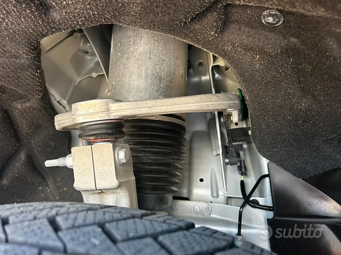 Land Rover Defender 2022 photo 4