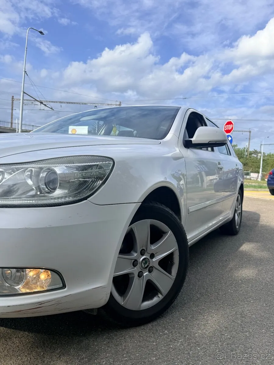 Skoda Octavia 2011 photo 2