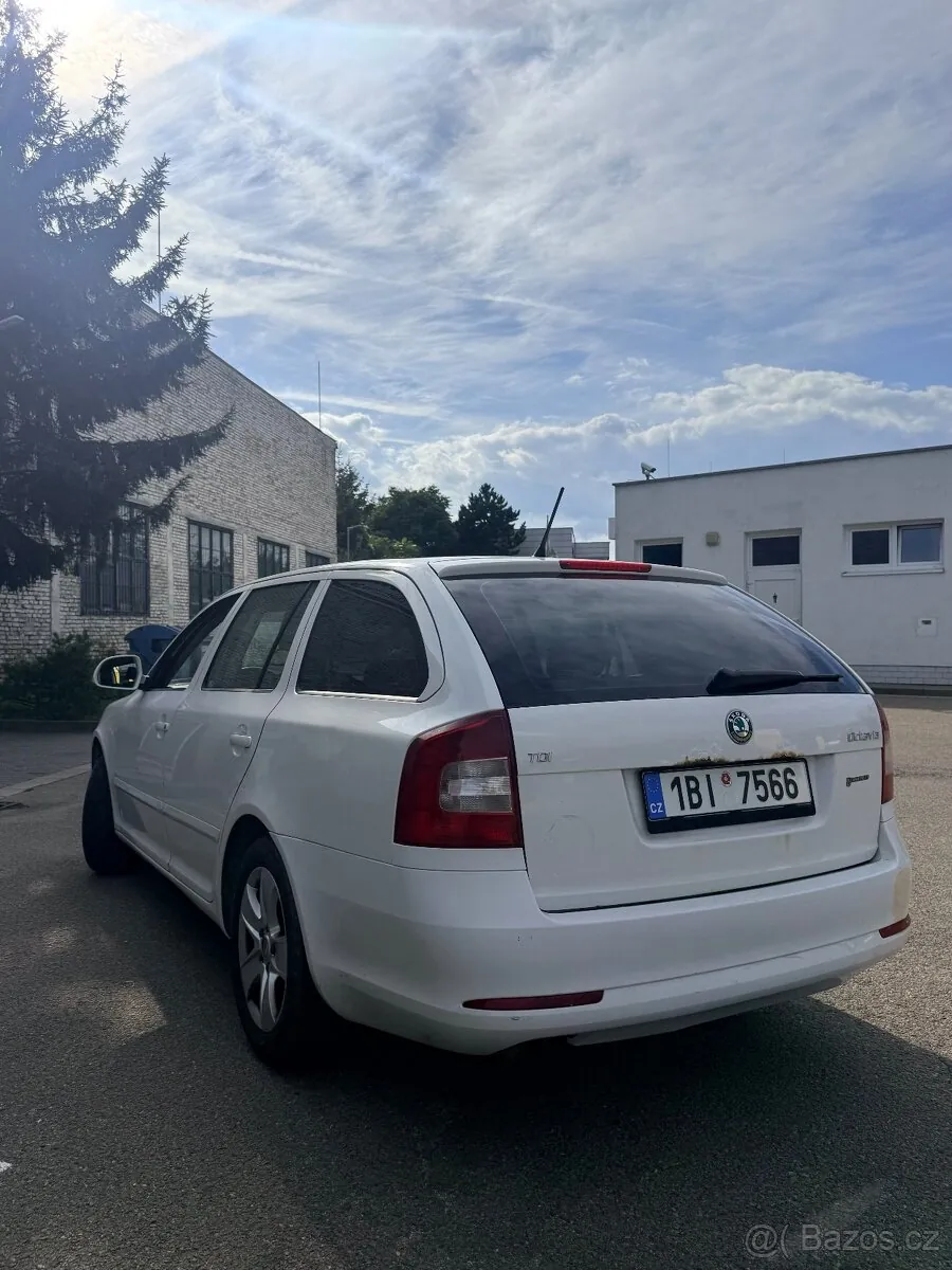 Skoda Octavia 2011 photo 5
