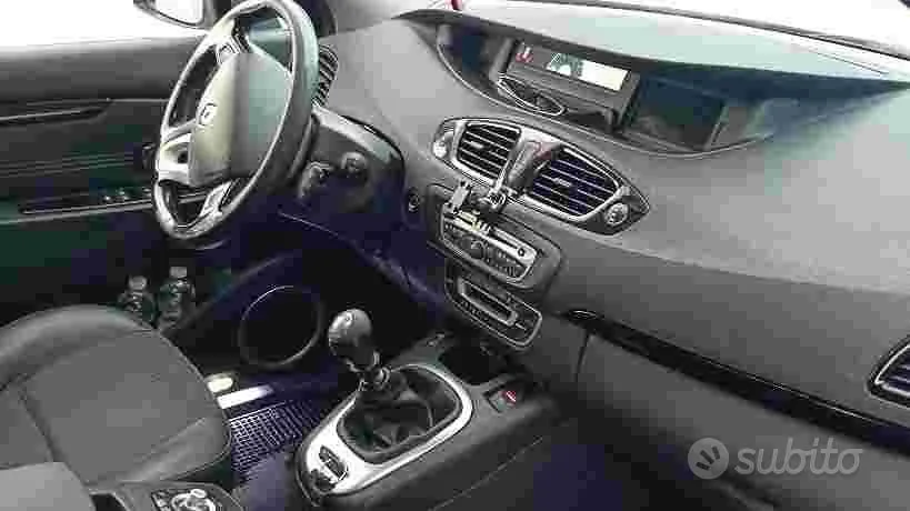 Renault Scenic 2012 photo 4