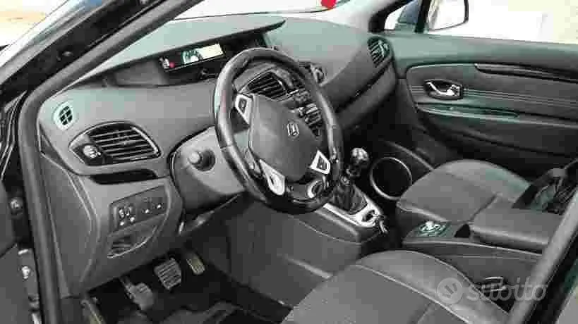 Renault Scenic 2012 photo 2