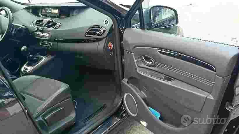 Renault Scenic 2012 photo 3