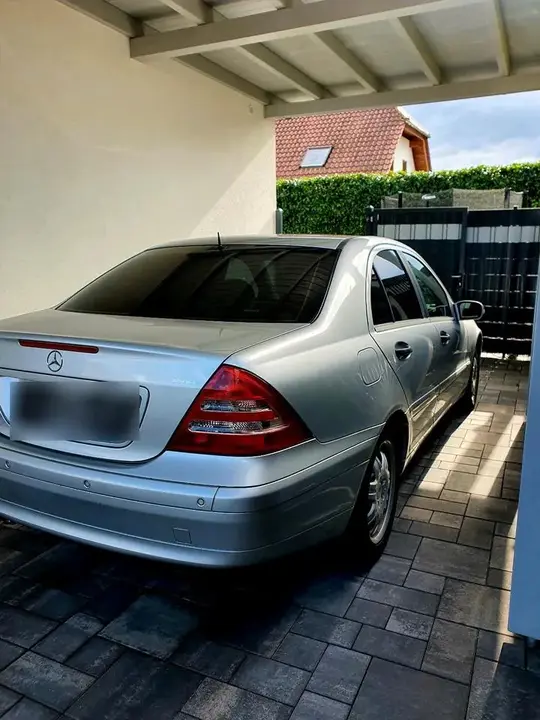Mercedes-Benz C200