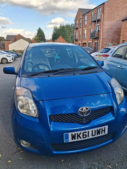 Toyota Yaris 2011 photo 2