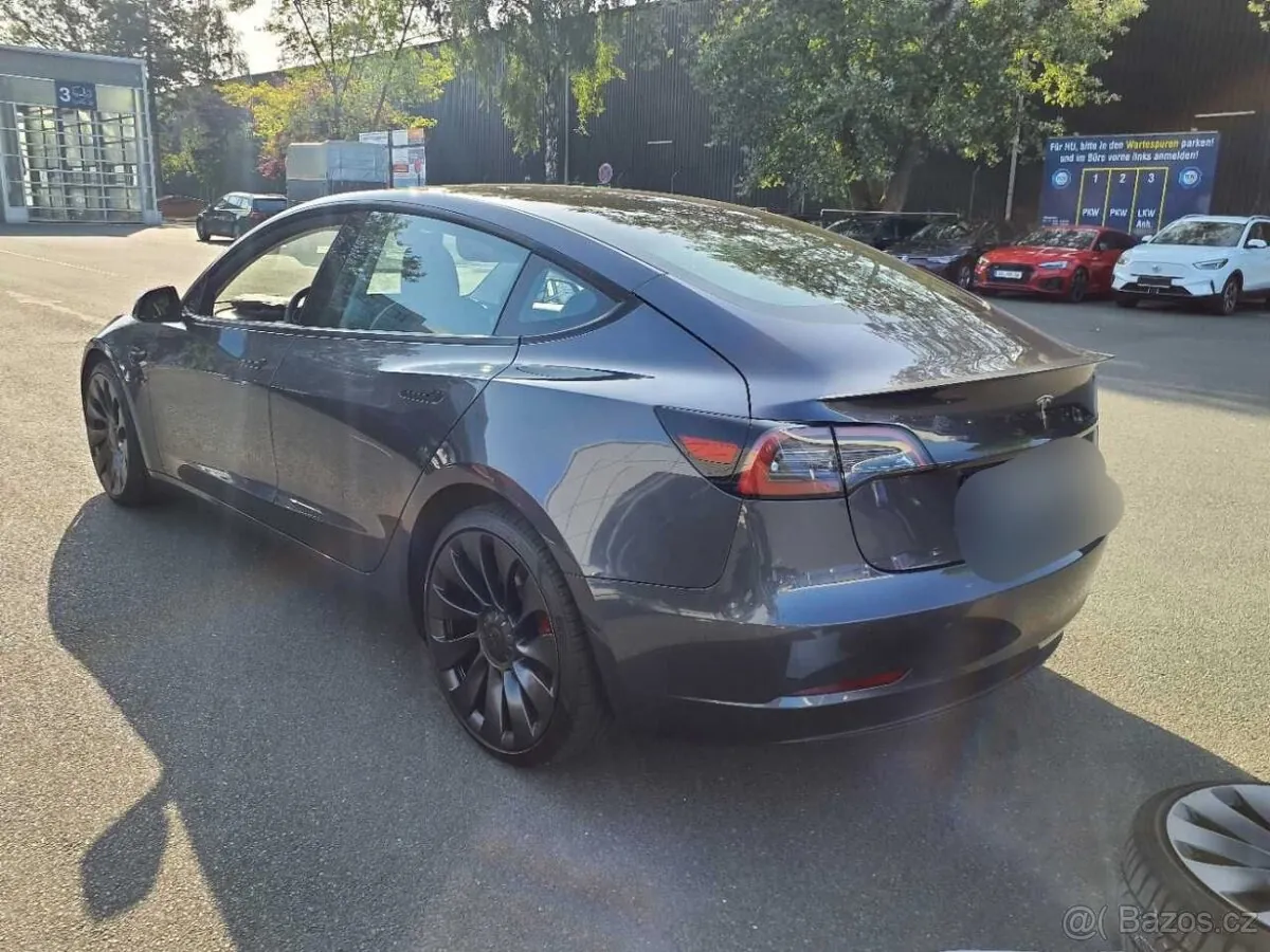 Tesla Model 3 2023 photo 4