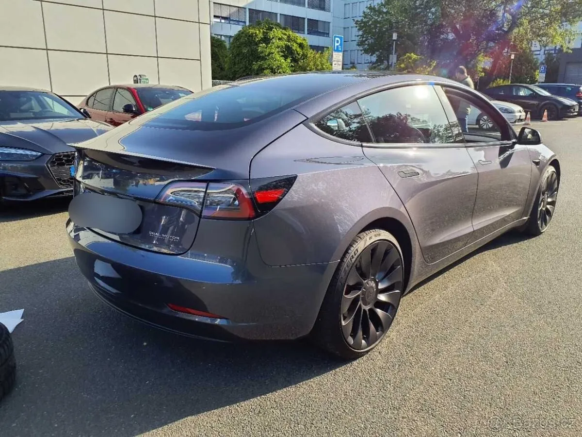 Tesla Model 3 2023 photo 3