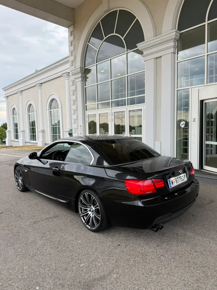 BMW 3 Series 2011 photo 2