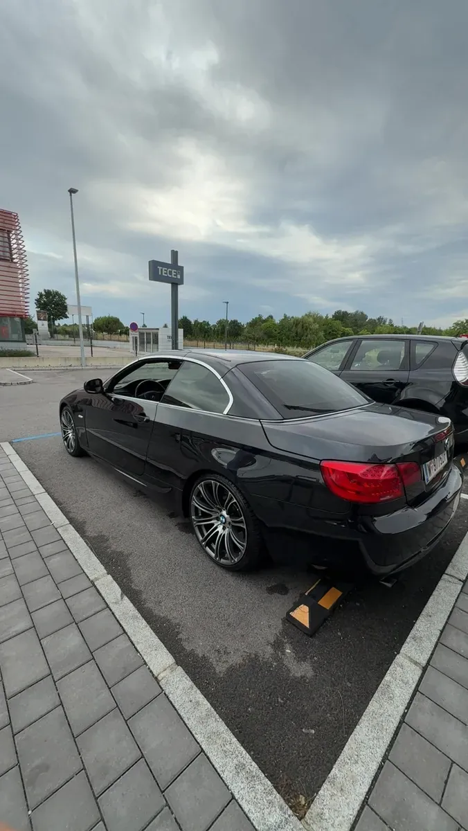 BMW 3 Series 2011 photo 3
