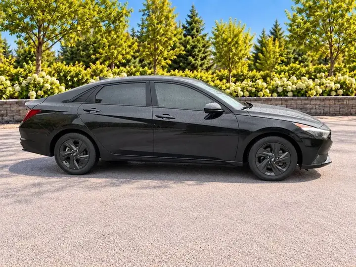 Hyundai Elantra 2022 photo 2