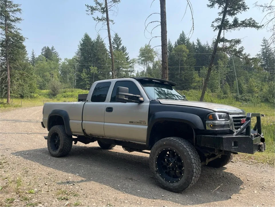GMC Sierra 2500Hd 2004 photo 2