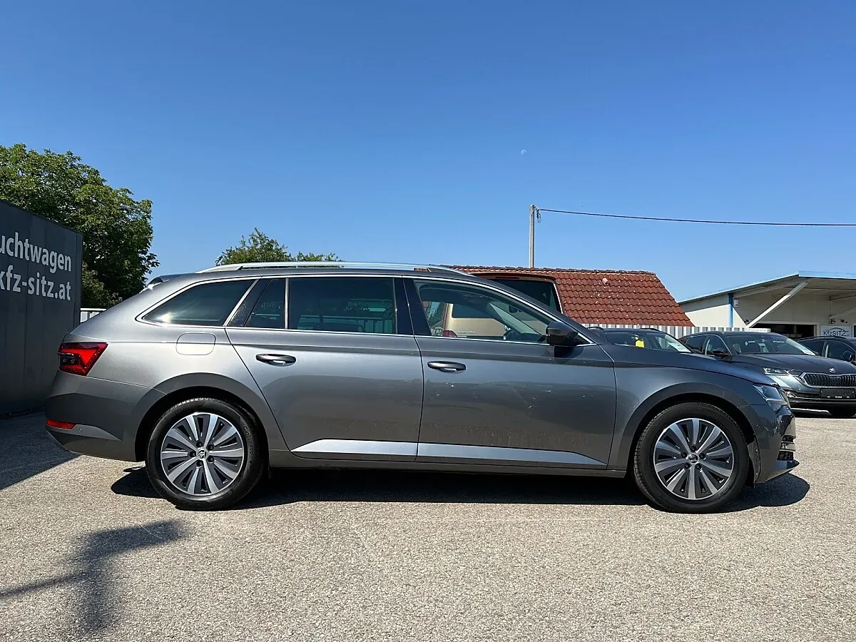 Skoda Superb 2023 photo 2