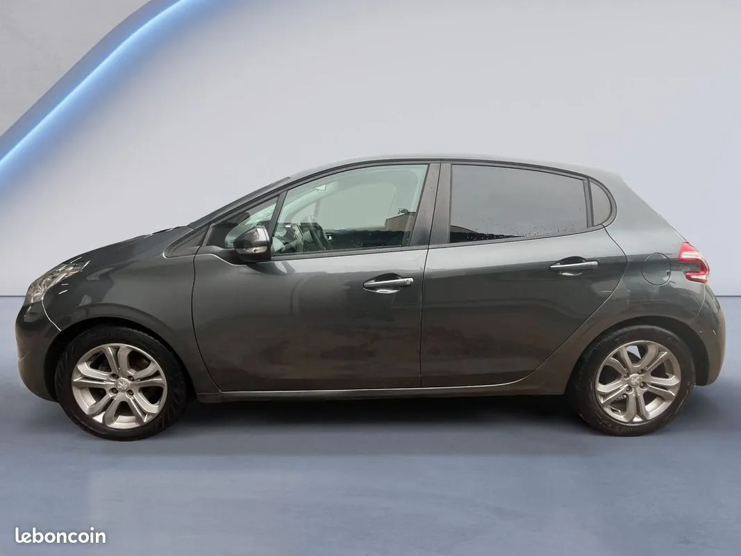 Peugeot 208 2013 photo 3