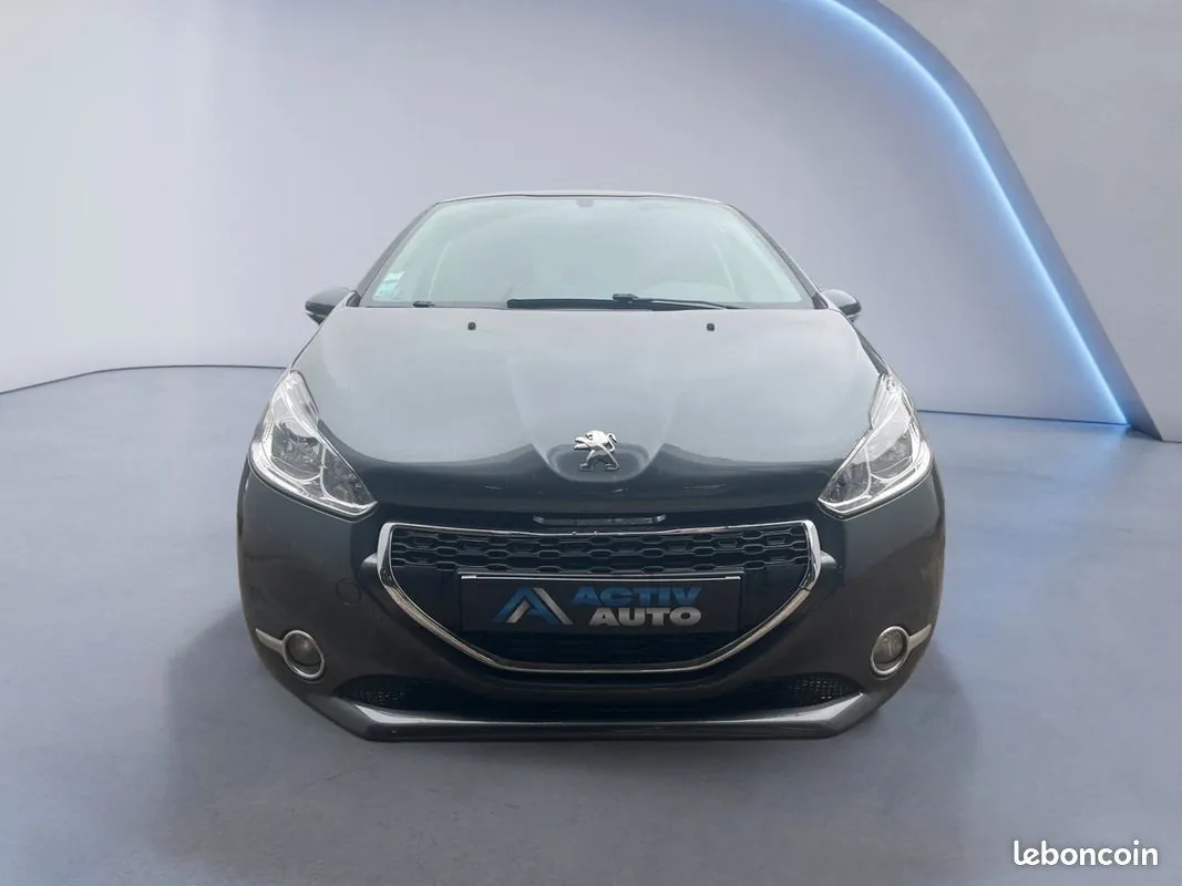Peugeot 208 2013 photo 2